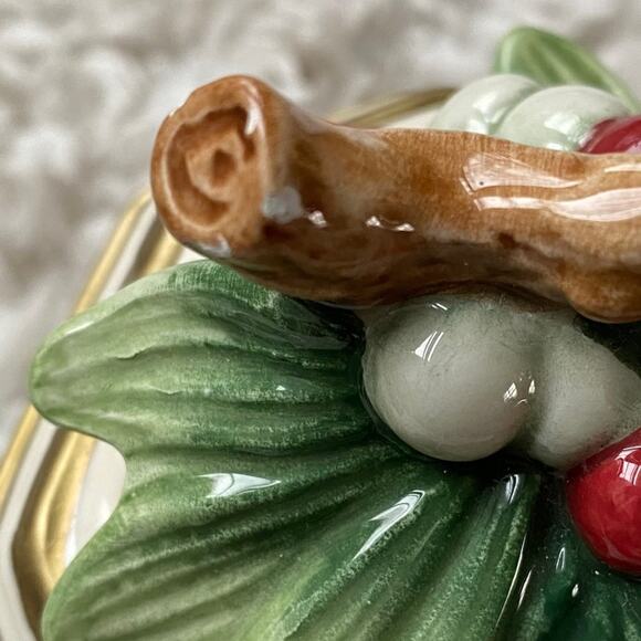 Fitz and Floyd Classics 2004 Winter Wonderland Ceramic Lidded Box - Picture 8 of 10